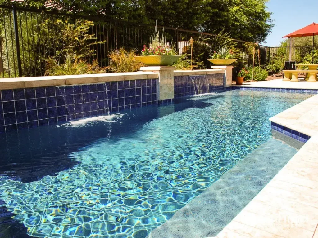 luxury pool builders


