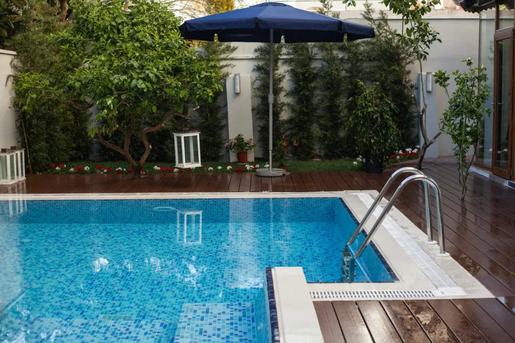 Pool Remodeling modern features