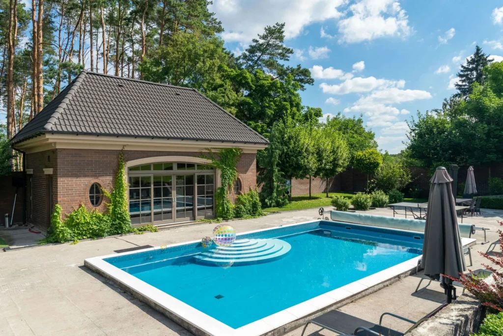 luxury pool builders